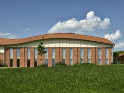 Jakub Cigler Architekti proměnili bývalý areál JZD na zážitkové vinařství s ubytováním