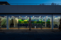 Architekti D.R.N.H. - Wellness Kraví hora: Podoba objektu s wellness vychází z původní jednopodlažní stavby, která byla ve špatném stavu