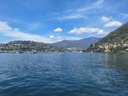 Komské jezero, z Milána je to sem jen půl hodiny vlakem.