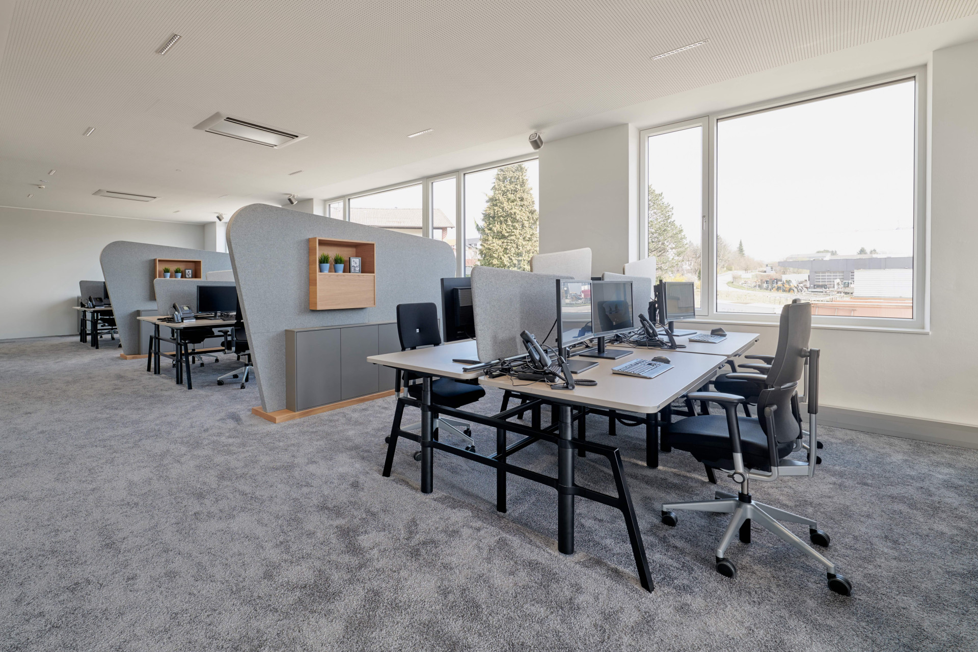 Optimalizované pracovní prostředí kanceláří vyžaduje strukturované uspořádání.