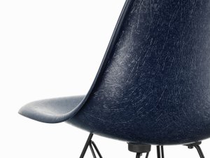 Židle Eames fiberglass, detail.
