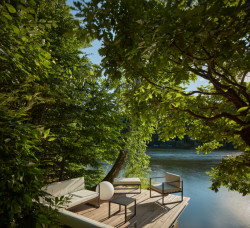 Dřevěná chata na břehu Vranovské přehrady od studia Prodesi/Domesi