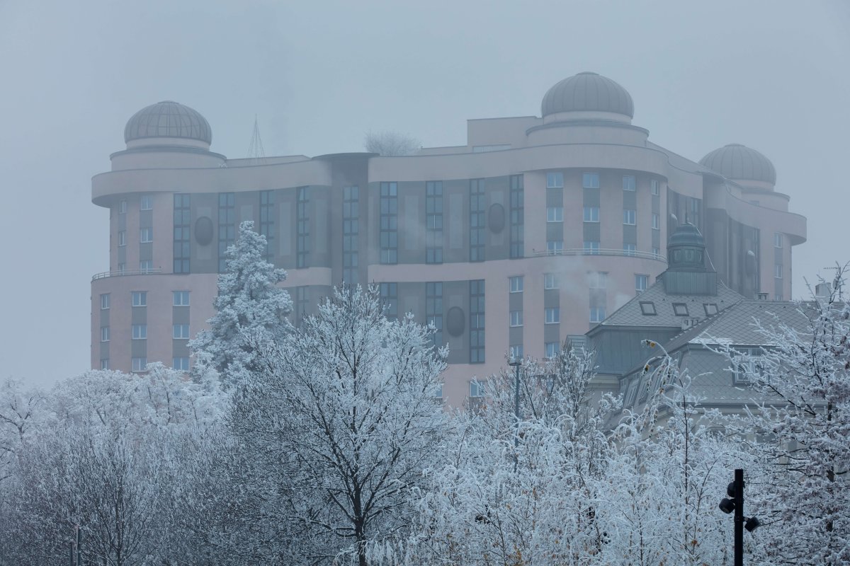 Don Giovanni se prostě stal součástí Prahy a i na jeho obraz na horizontu jsme si už zvykli. Někomu připomíná pařez, někomu dort - vymýšlet mu přezdívky, to Pražany zřejmě neomrzí ani v dalších třiceti letech.