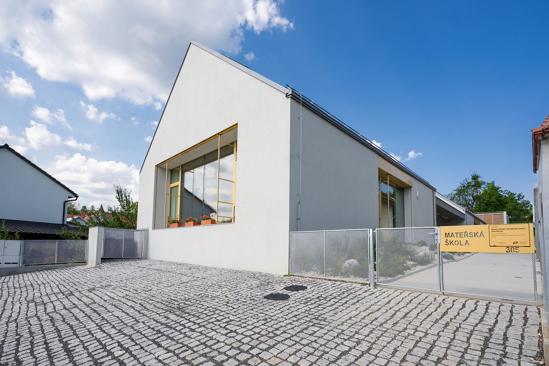 Školka také rodinný dům připomíná. (MŠ Bratřejov, talaša kutěj architekti)