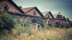 Brownfield Bubny - Zátory v době, kdy tu ještě stály historické drážní budovy.