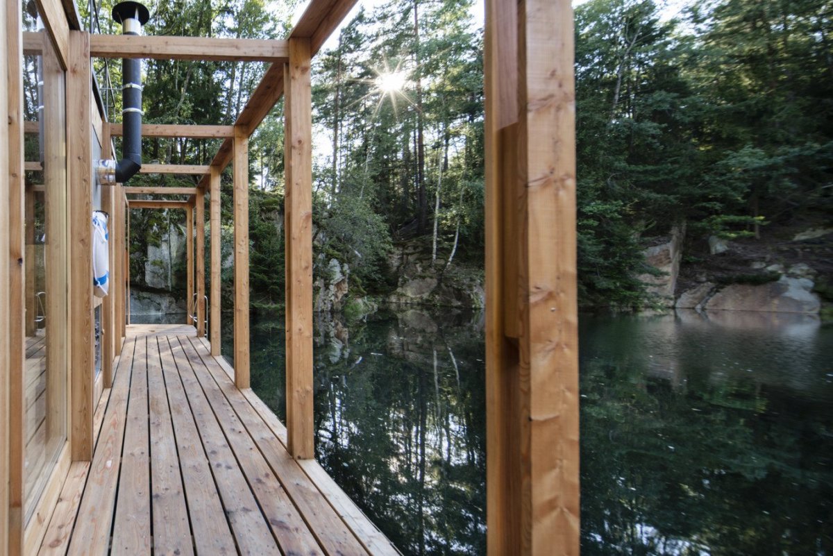Plující sauna Lom od ateliéru Hra