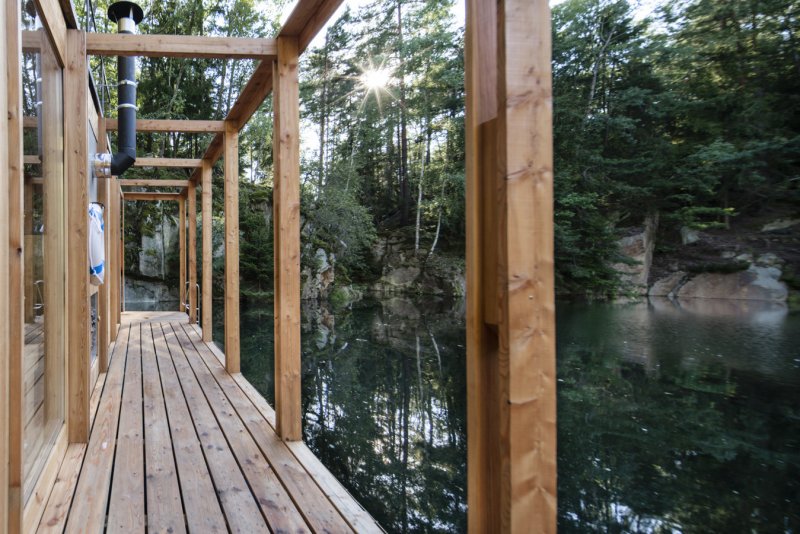 Plující sauna Lom od ateliéru Hra