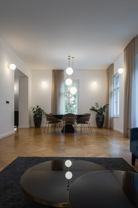 Zrekonstruovaná vila poblíž Prahy od Karnet architekti