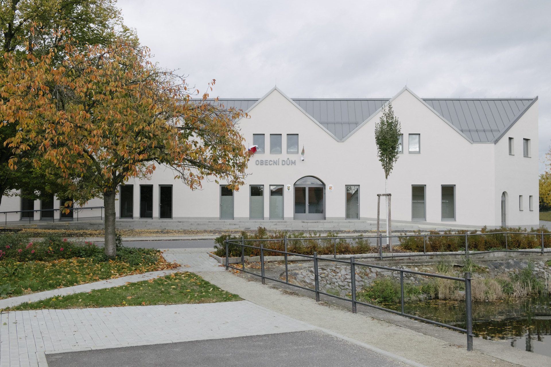 Obecní dům v Dřísech od BY architects