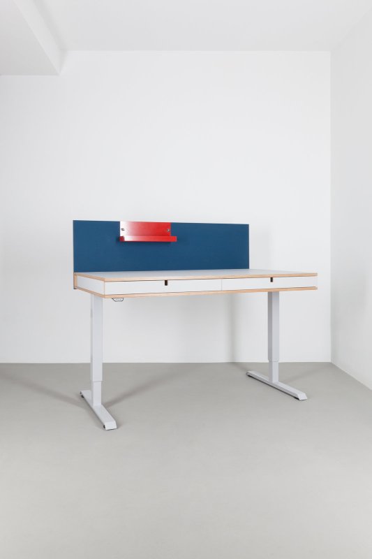 Výškově nastavitelný stůl TAK s úložným prostorem od PROFIL NÁBYTEK