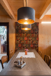 Lukáš Pejsar z ateliéru 3AE navrhl dřevostavbu u jezera