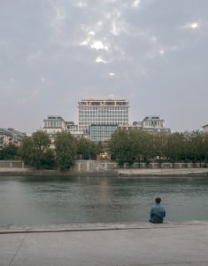 Proměna správní budovy v Paříži od David Chipperfield Architects