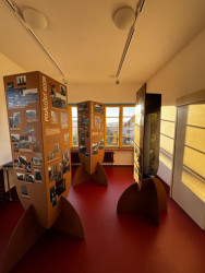 Od 9. března do 4. června 2025 je možné navštívit výstavu Caracas: Zapomenutá metropole modernismu ve Winternitzově vile.