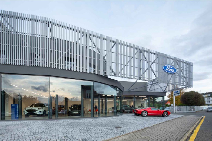  (Rekonstrukce autosalonu v Novém Jičíně; Kamil Mrva Architects)