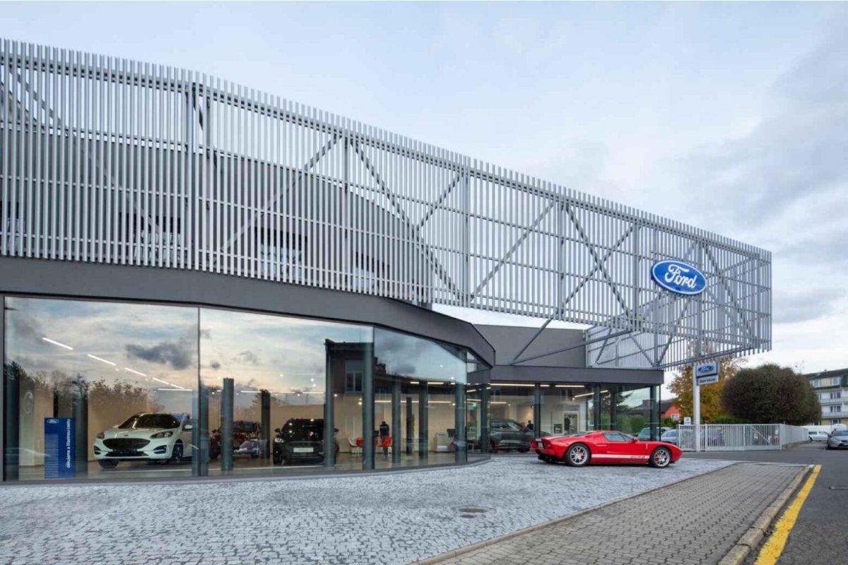  (Rekonstrukce autosalonu v Novém Jičíně; Kamil Mrva Architects)