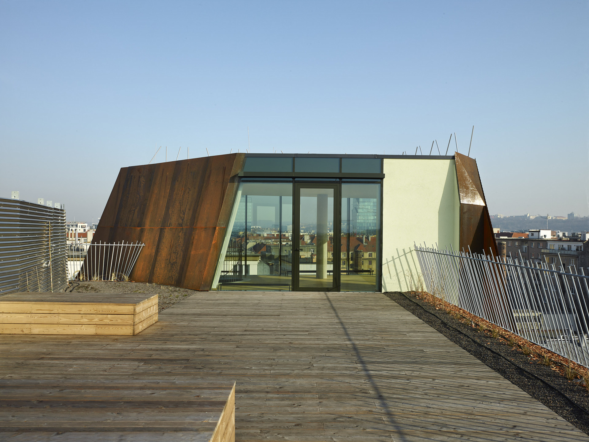 Budova Komunardů XXXV od architekta Stanislava Fialy