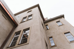 Při rekonstukci došlo také k restaurování původních pískovcových prvků a fasády.