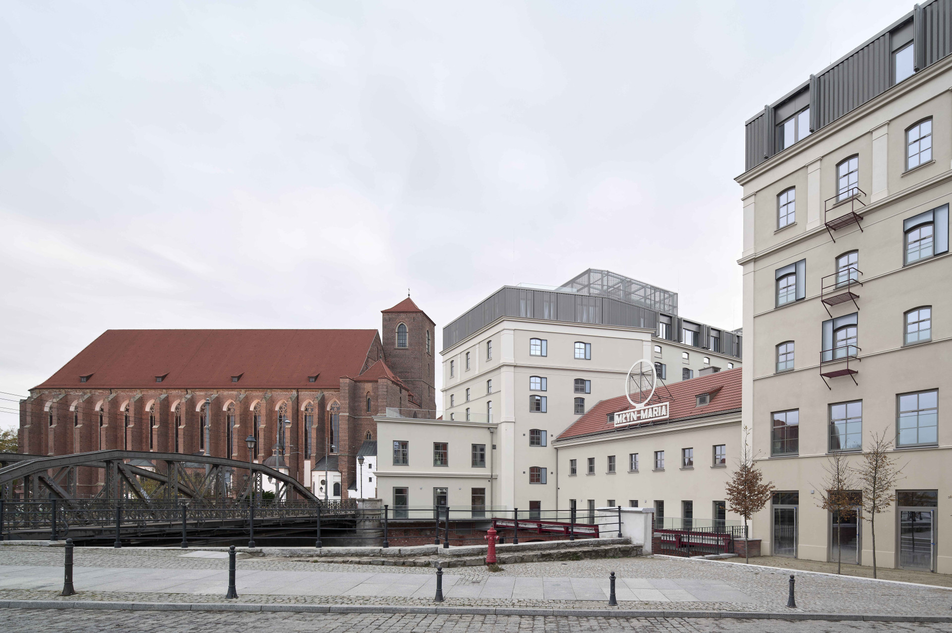 Studio Maćków proměnilo starý polský mlýn Maria. Nově se zde nachází 120 bytů.