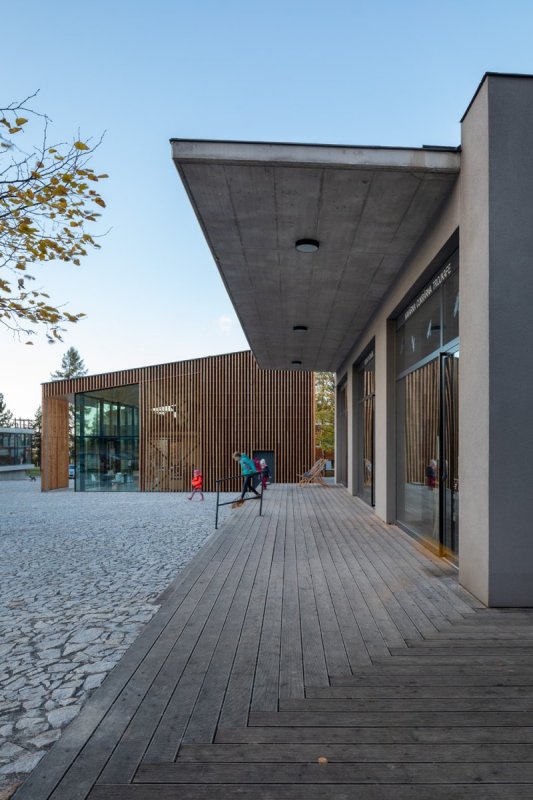 Přestavba garáží v Trojanovicích pro komerční účely od Kamil Mrva Architects