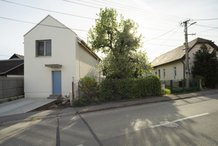 Úzký patrový dům v Žilině, architektonické studio treea - architekt Peter Kasman.