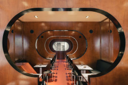 Interiér restaurace PNY navrhl Bernard Dubios.