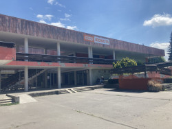 Jednota na návsi. Hledá se pro ni nový účel.