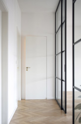 "Dispozice jsou bez znalosti koncového uživatele univerzálnější, přesto jsme usilovali o chytré a efektivní uspořádání," říkají architekti.