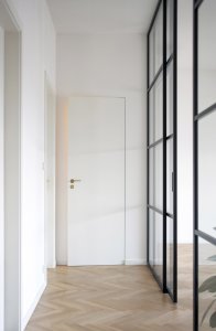 "Dispozice jsou bez znalosti koncového uživatele univerzálnější, přesto jsme usilovali o chytré a efektivní uspořádání," říkají architekti.