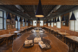 Současný Hendlův dvůr je přestavěný na bytový komplex, v rámci rekonstrukce byl však zachován objekt původního hostince. (Restaurace u Matěje, navrhl Stanislav Fiala)