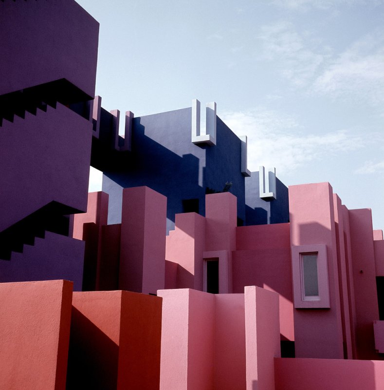 La Muralla Roja v Calp, dokončeno 1973