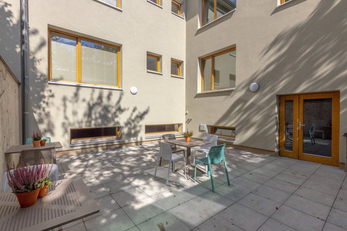 Podnikatelský inkubátor Dům na rohu ve Valašských Kloboukách od studia Jan Hanousek Architekti