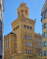 Městská telefonní ústředna, Palác Akropolis