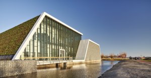 Sportovní hala ETB Sombroek ve městě Edam-Volendam v Nizozemsku od studia Kuiper Steur Architecten