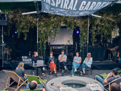 V Plzni se koná festival Inspiral OFF. Nabídne debatu o udržitelnosti v architektuře, designu a městském plánování.