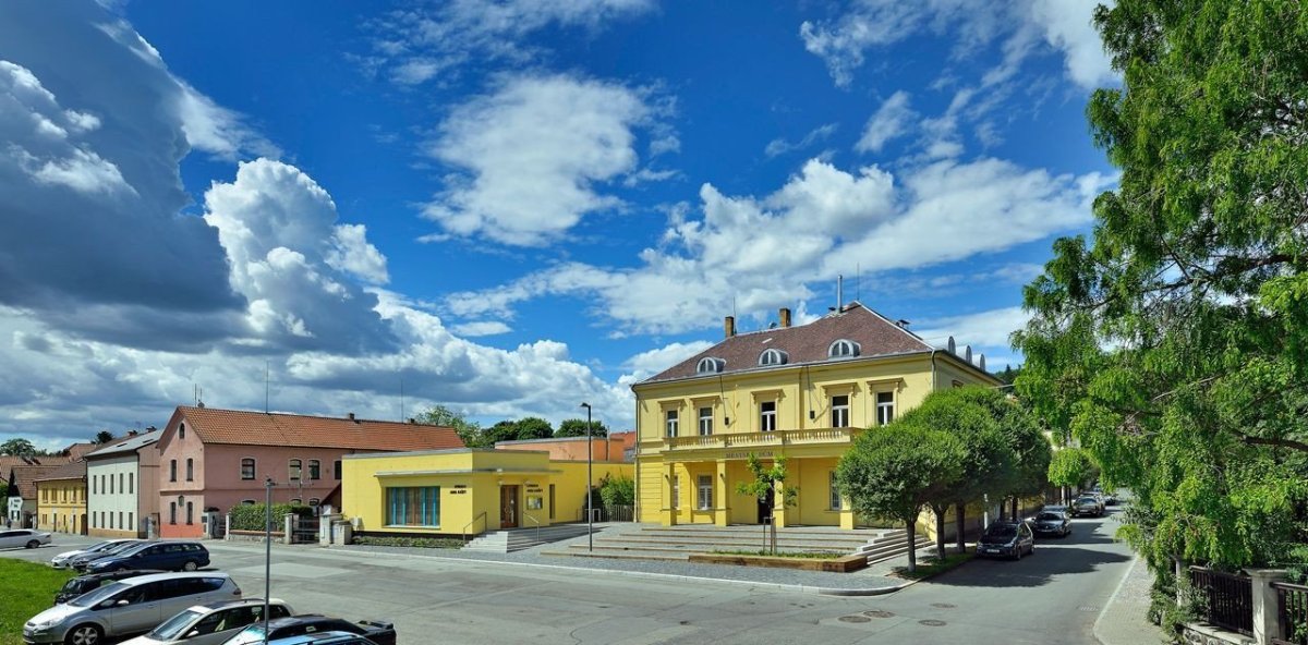 FAM Architekti, Revitalizace předprostoru Městského domu a Divadla J. Kašky – foto
