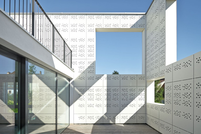 Pario Haus ve Rheinfeldenu ve Švýcarsku s fasádou Swisspearl Planea