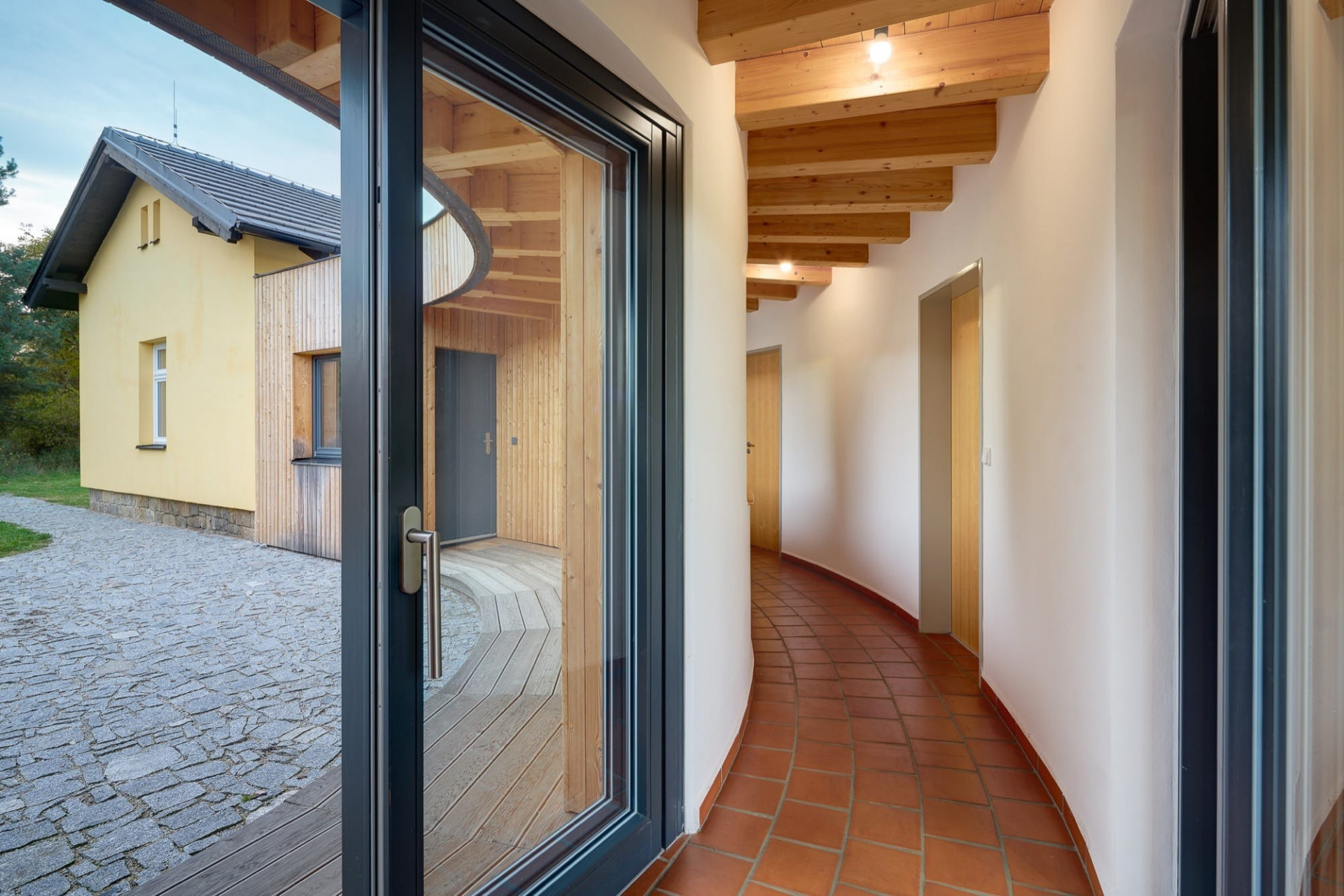 Sociální bydlení Sananim v Heřmani od architekta Jakuba Našince