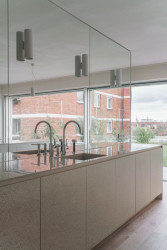 V interiéru (Nástavba se zahradou v Praze-Dejvicích, Nácházel architekti)