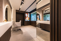 Pohled do piercingového studia