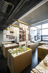 Na fakultě architektury ČVUT v Praze probíhá výstava ateliérových prací. Navštívit ji je možné do 7. února 2025.