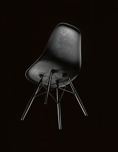 Židle Eames fiberglass, šedá sloní kůže.