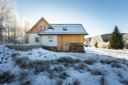 Chata Lipka v zimě (Chata Lipka na Šumavě, Harazim Karel Architektura)