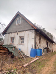 Dům, který nikdo nechce. Vhodný k citlivé rekonstrukci a za použití přírodních materiálů.