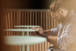 Nový produkt společnosti mmcité Platform vybízí k posezení uprostřed města.