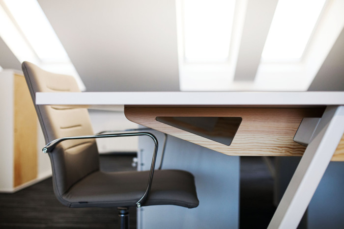 Pracovní a jednací stůl MOVE ME od PROFIL NÁBYTEK