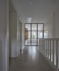 Vila s fontánou, Mjölk architekti