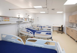 Lůžkové oddělení - pavilon chirurgie (Karvinská hornická nemocnice postavená z modulů KOMA)