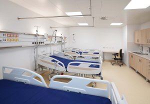 Lůžkové oddělení - pavilon chirurgie (Karvinská hornická nemocnice postavená z modulů KOMA)