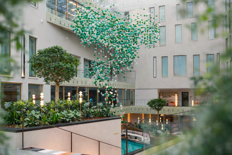 Jungle Interiors přináší zeleň na míru – od zelených stěn, atrií a fasád až po pronájem rostlin s profesionální péči.