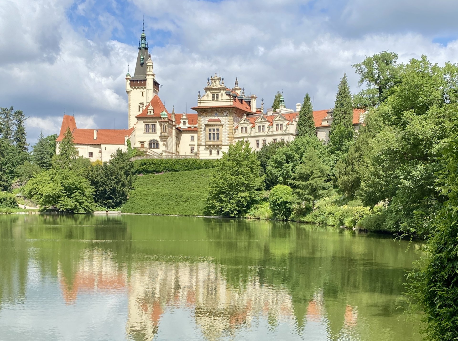 Park v Průhonicích je pod ochranou UNESCO, každý zásah musí schválit památková péče.